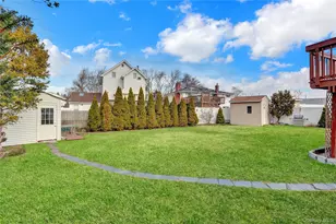 320 Idaho St, Lindenhurst, NY 11757 - Photo 7