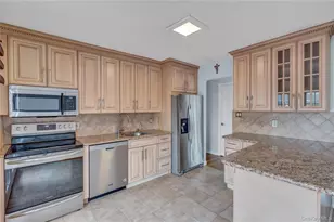 320 Idaho St, Lindenhurst, NY 11757 - Photo 17