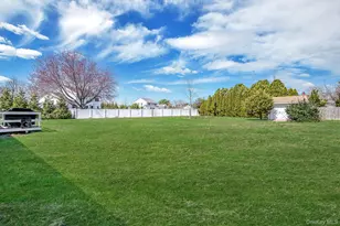 84 Crystal Dr, Aquebogue, NY 11931 - Photo 9