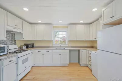 5528 Sound Avenue, Riverhead, NY 11901 - Photo 23