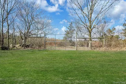 5528 Sound Avenue, Riverhead, NY 11901 - Photo 9