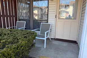 141 Cambridge Dr E, Copiague, NY 11726 - Photo 3