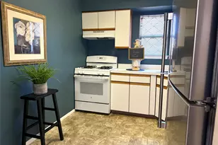 141 Cambridge Dr E, Copiague, NY 11726 - Photo 9