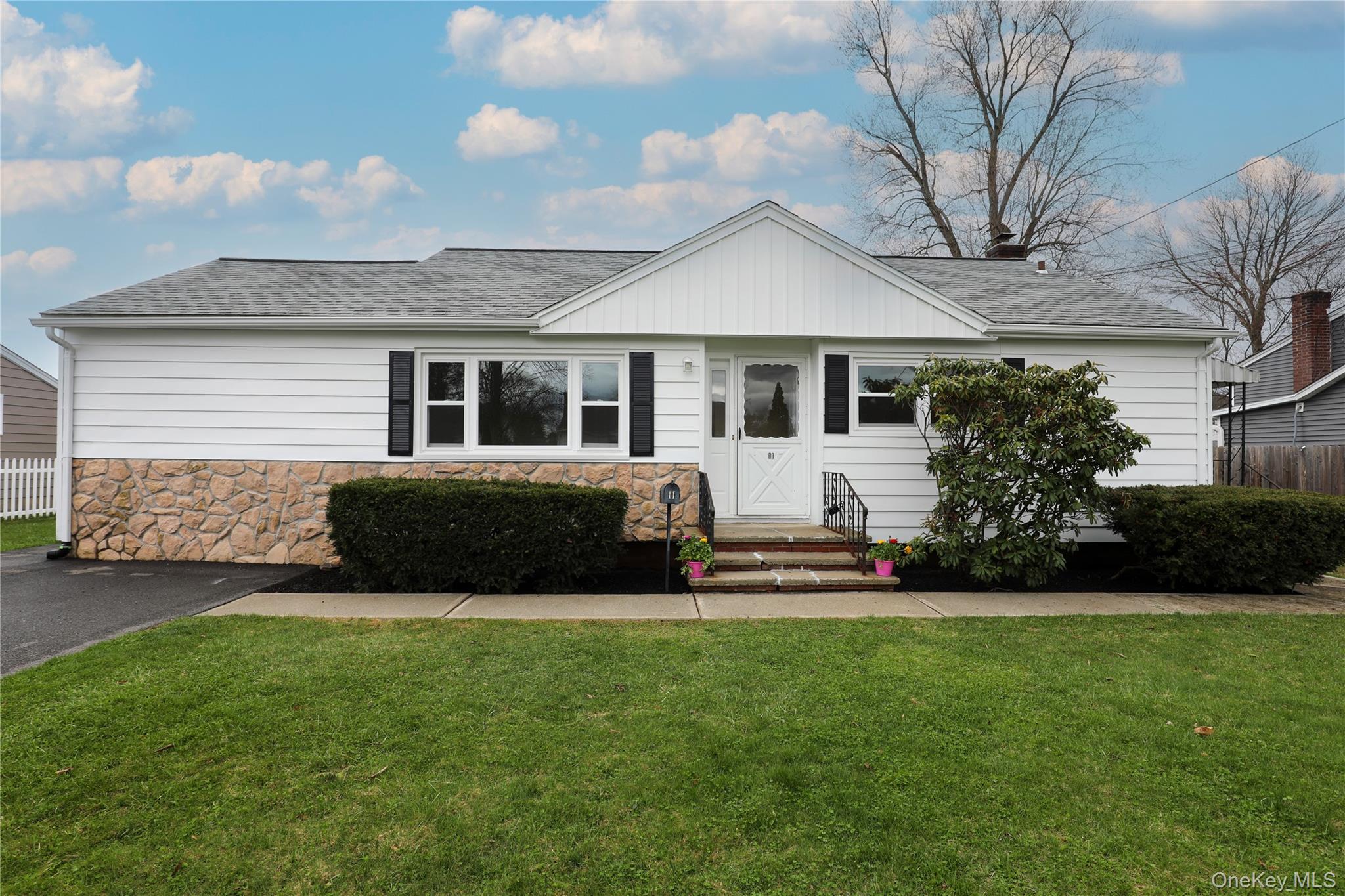 11 Mountain View Ave, Saugerties, NY 12477 - MLS 980321 - Coldwell Banker