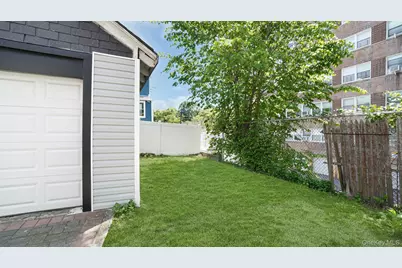 320 E 235th Street, Bronx, NY 10470 - Photo 23