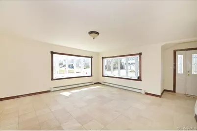 9 Cabot Road W, Massapequa, NY 11758 - Photo 11