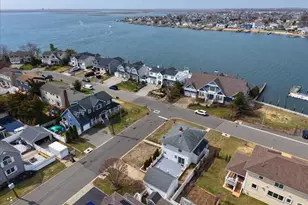 9 Cabot Rd W, Massapequa, NY 11758 - Photo 37