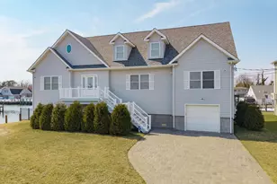 10 Delta Rd, Massapequa, NY 11758 - Photo 3