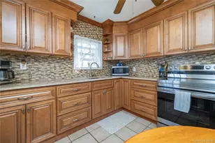 712 Nightingale Rd, West Hempstead, NY 11552 - Photo 7