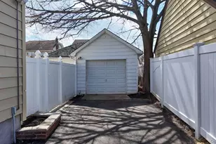 50 E St Marks Pl, Valley Stream, NY 11580 - Photo 27