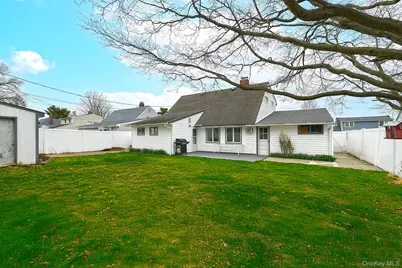 24 Cloister Lane, Hicksville, NY 11801 - Photo 19