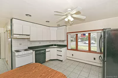 24 Cloister Lane, Hicksville, NY 11801 - Photo 5