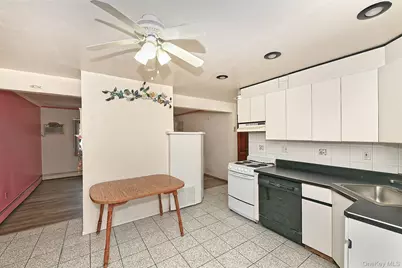 24 Cloister Lane, Hicksville, NY 11801 - Photo 7