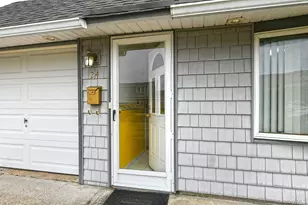 24 Cloister Ln, Hicksville, NY 11801 - Photo 3