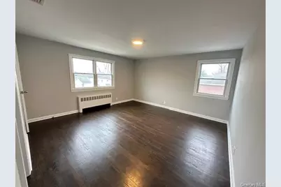 7 Linwood Road N #2nd Fl, Port Washington, NY 11050 - Photo 9