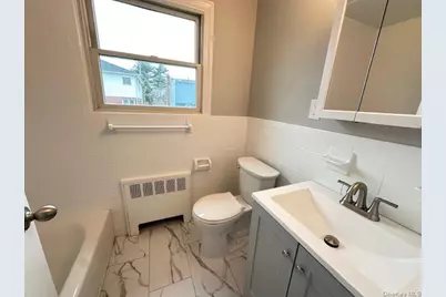 7 Linwood Road N #2nd Fl, Port Washington, NY 11050 - Photo 7