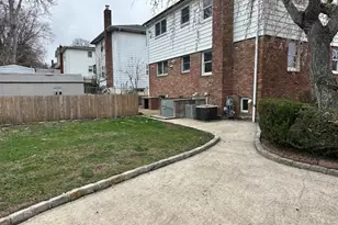 7 Linwood Rd N, Port Washington, NY 11050 - Photo 13