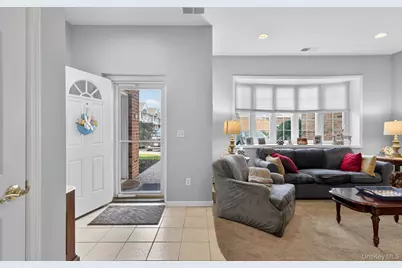 105 Francesca Way #105, Amityville, NY 11701 - Photo 3