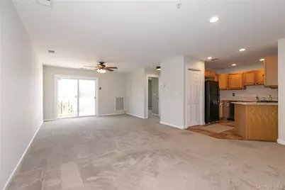 28 Lorien Place #4, Melville, NY 11747 - Photo 3