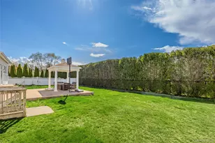 32 Avolet Ct, Mount Sinai, NY 11766 - Photo 9