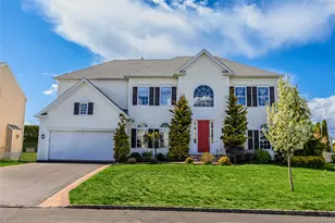 32 Avolet Ct, Mount Sinai, NY 11766 - Photo 3