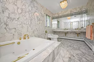 85 Meadow Woods Rd, Great Neck, NY 11020 - Photo 15