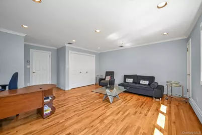 85 Meadow Woods Road, Great Neck, NY 11020 - Photo 19