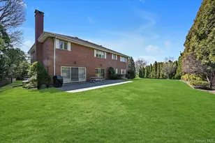 85 Meadow Woods Rd, Great Neck, NY 11020 - Photo 23