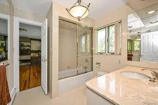 85 Meadow Woods Rd, Great Neck, NY 11020 - Photo 17