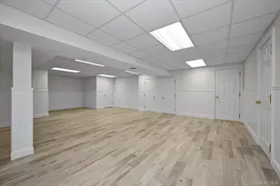 85 Meadow Woods Rd, Great Neck, NY 11020 - Photo 21