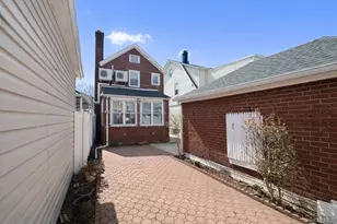 93-05 208th St, Queens Village, NY 11428 - Photo 25