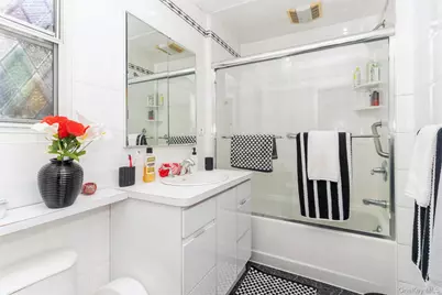 63 Marlborough Court, Rockville Centre, NY 11570 - Photo 11