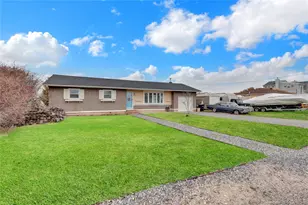 31 Roneck Ct, Shirley, NY 11967 - Photo 17