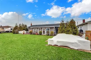 31 Roneck Ct, Shirley, NY 11967 - Photo 25