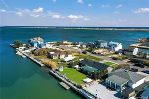 31 Roneck Ct, Shirley, NY 11967 - Photo 37