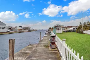 31 Roneck Ct, Shirley, NY 11967 - Photo 5