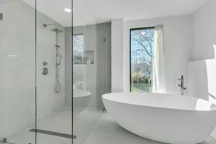 10 Bay View Dr, Hampton Bays, NY 11946 - Photo 43