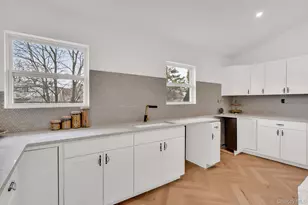 48 Sperry Ct, New Hyde Park, NY 11040 - Photo 11