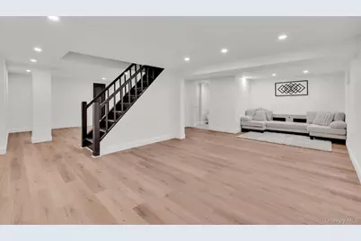 48 Sperry Court, New Hyde Park, NY 11040 - Photo 25