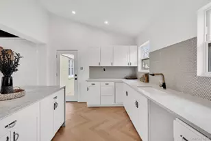 48 Sperry Ct, New Hyde Park, NY 11040 - Photo 13