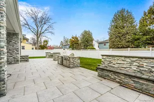 30 Alicia Ct, Hempstead, NY 11550 - Photo 21