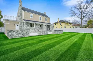 30 Alicia Ct, Hempstead, NY 11550 - Photo 23