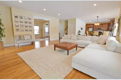 5 Dogwood Lane, East Moriches, NY 11940 - Photo 9