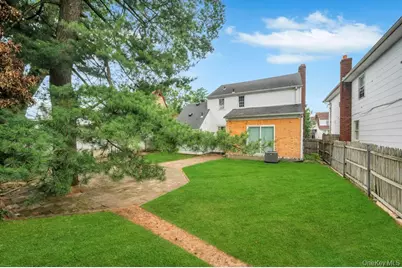 207 N Grove Street, Valley Stream, NY 11580 - Photo 17