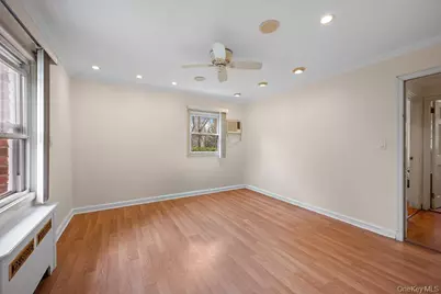 8 Grady Court, Great Neck, NY 11023 - Photo 5