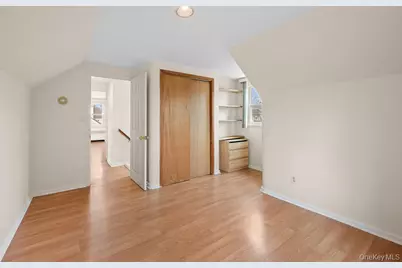 8 Grady Court, Great Neck, NY 11023 - Photo 17