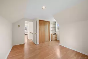 8 Grady Ct, Great Neck, NY 11023 - Photo 17