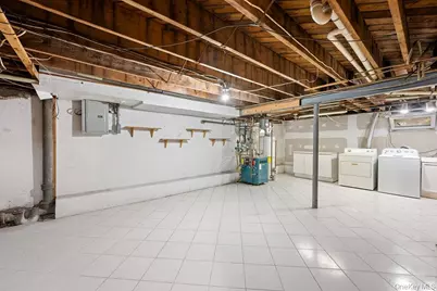 8 Grady Court, Great Neck, NY 11023 - Photo 25