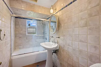 8 Grady Court, Great Neck, NY 11023 - Photo 9