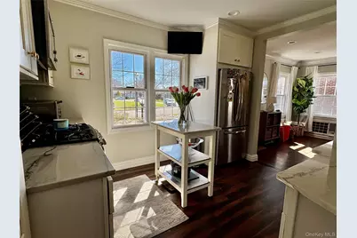 25 Park Circle, New Hyde Park, NY 11040 - Photo 11
